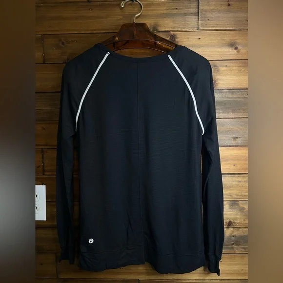 Lululemon Weightless Crew see pictures for size - Picture 4 of 6